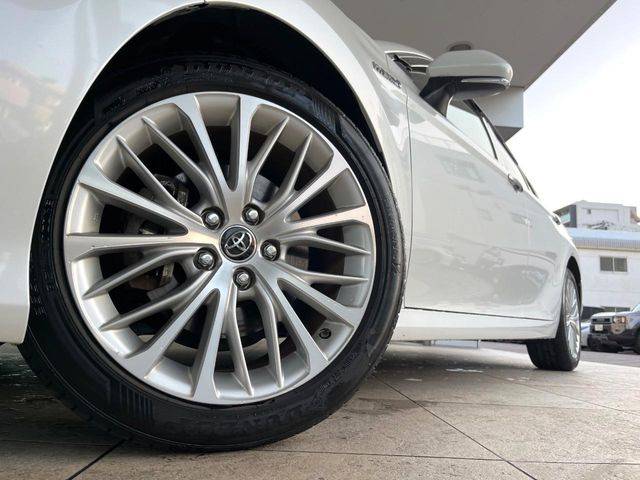 �y����18�C���`�A���~�z�C�[���z�O�ςɃ}�b�`���������A���~�z�C�[���𑕒����Ă���܂��B�e��ЊO�A���~�z�C�[����A�X�^�b�h���X�^�C�����戵�����Ă���܂��B���񂲑��k����������