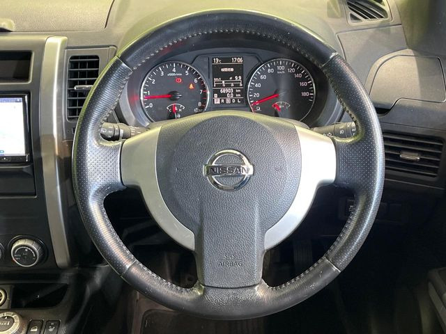 �y�����v�����X�e�A�����O�z�㎿�Ȋv���g�p���邱�ƂŁA��ɂ����������݂ƂĂ��^�]���₷���n���h���ł���