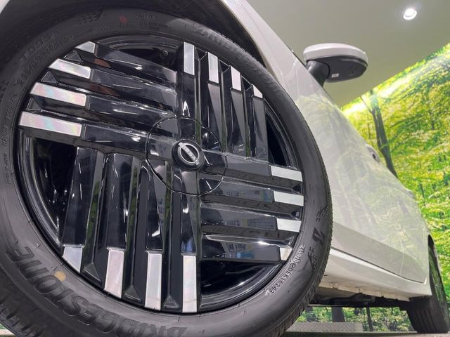 �y����17�C���`�A���~�z�C�[���z�O�ςɃ}�b�`���������A���~�z�C�[���𑕒����Ă���܂��B�e��ЊO�A���~�z�C�[����A�X�^�b�h���X�^�C�����戵�����Ă���܂��B���񂲑��k����������