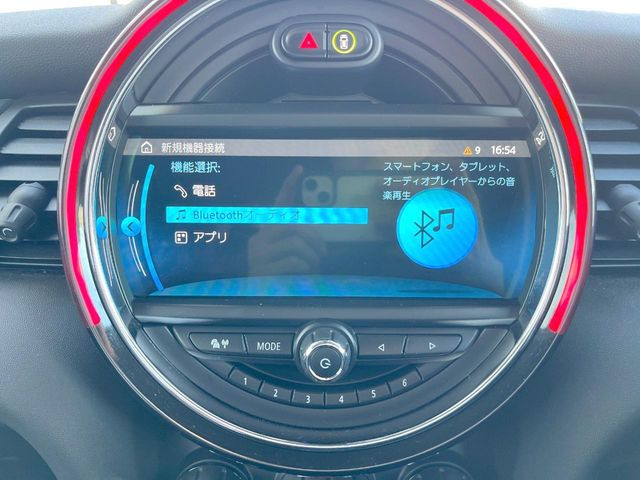 ��Bluetooth:���莝���̃X�}�[�g�t�H���ȂǂƐڑ����A�n���Y�t���[�ʘb��Տꊴ����~���[�W�b�N�Đ������y���݂��������܂��B�����ڑ��ł��̂Ŕς킵��������܂����