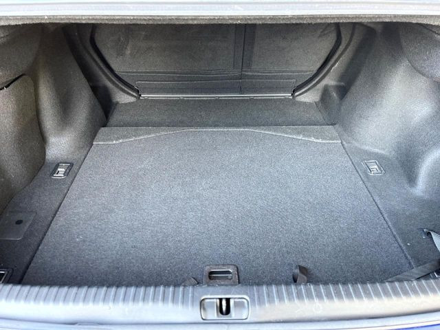 ���i�̂���������ʋ΁A���}���ɏ\���ȉ׎��X�y�[�X���m�ۂ��Ă���܂��B