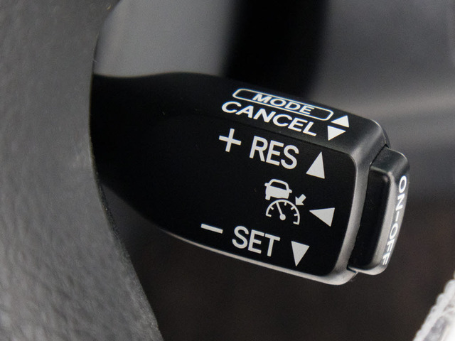 ���[�_�[�N���[�Y�R���g���[��  �~���g���[�_�[�ƒP��J�����Ő�s�Ԃ�F�����A�ԑ��ɉ������Ԋԋ�����ۂ��Ȃ���Ǐ]���s���x�����܂��B