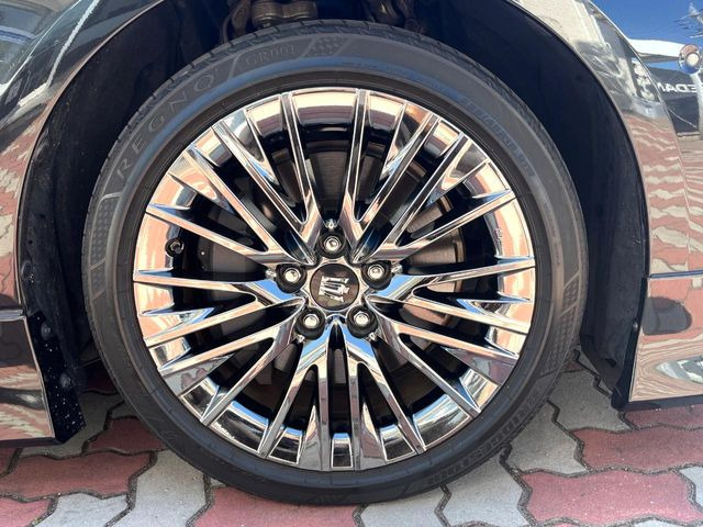 【純正18インチアルミホイール】外観にマッチした純正アルミホイールを装着しております。各種社外アルミホイールや、スタッドレスタイヤも取扱いしております。是非ご相談ください♪