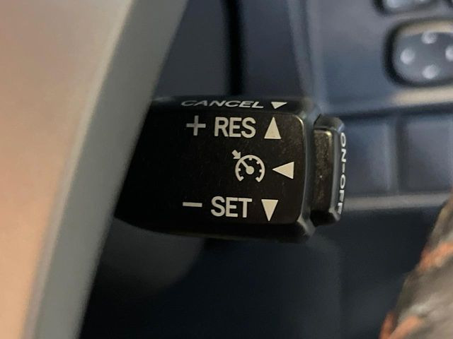 �y�N���[�Y�R���g���[���z�������H�����N���N���s�B�A�N�Z���𗣂��Ă���葬�x�ő��s���ł��A�������^�]���̕��S���y��!�����E�������ȒP�ȃX�C�b�`����Œ����ł��܂��B