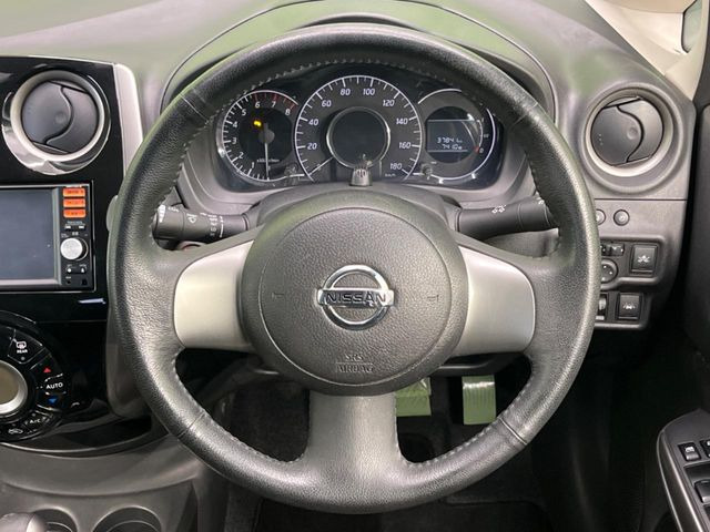 �y�����v�����X�e�A�����O�z�㎿�Ȋv���g�p���邱�ƂŁA��ɂ����������݂ƂĂ��^�]���₷���n���h���ł���