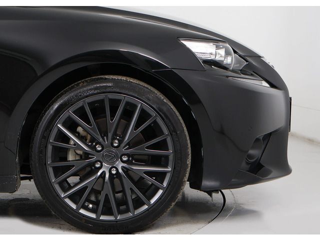 18インチアルミ!!アルミホイールの変更も可能です!お客様のお好みの1台を作成可能となります!※詳細はスタッフまでお尋ねください。