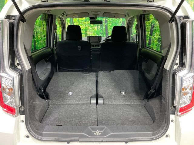 ���i�̂���������ʋ΁A���}���ɏ\���ȉ׎��X�y�[�X���m�ۂ��Ă���܂��B�Z�J���h�V�[�g��|���ƁA�傫�ȉו��̐ύڂ��\�ł���