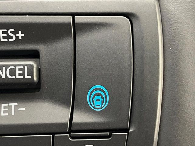 �y�v���p�C���b�g�z�������H�ł̒��������s���y��!!�a�؎��Ə��񑖍s�̃V�[���ŁA�A�N�Z���E�u���[�L�E�X�e�A�����O�������Ő��䂵�A�������^�]�̕��S���y�����Ă���܂���