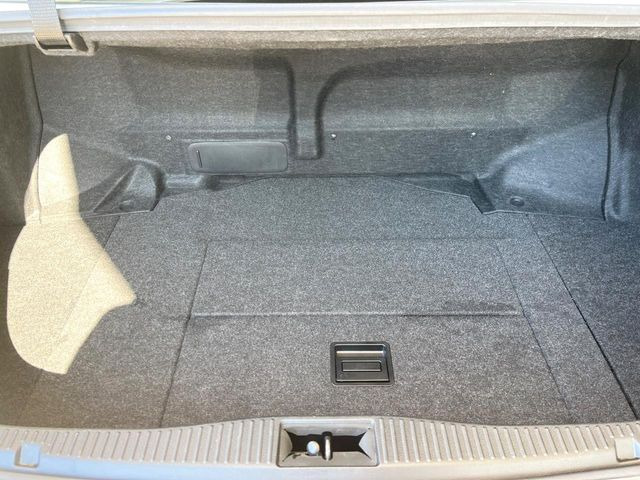 ���i�̂���������ʋ΁A���}���ɏ\���ȉ׎��X�y�[�X���m�ۂ��Ă���܂��B