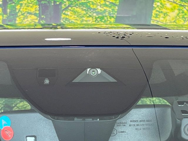 �y�X�}�[�g�u���[�L�T�|�[�g�z���s���ɑO���̎ԗ�����F�����A�Փ˂������Ȏ��͌x��ƃu���[�L�ŏՓˉ���Ɣ�Q�y�����A�V�X�g�B�����S�Ƀh���C�u�����y���݂��������܂��B