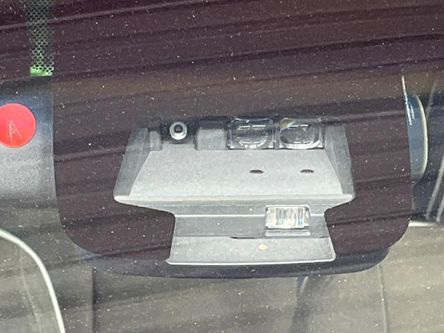 �y�g���^�Z�[�t�e�B�Z���X�z���s���ɑO���̎ԗ�����F�����A�Փ˂������Ȏ��͌x��ƃu���[�L�ŏՓˉ���Ɣ�Q�y�����A�V�X�g�B�����S�Ƀh���C�u�����y���݂��������܂��B