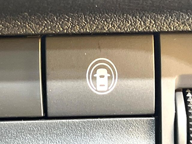 �y�C���e���W�F���g�G�}�[�W�F���V�[�u���[�L�z�t�����g�J�����őO���̎ԗ�����s�҂����m�B�Փ˂������Ȏ��͏Փ˔�Q�y���u���[�L���쓮�A�Փˉ�����T�|�[�g�B�����S�Ƀh���C�u�����y���݂��������܂��B