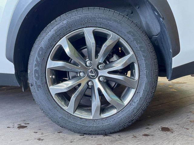 �y����18�C���`�A���~�z�C�[���z�O�ςɃ}�b�`���������A���~�z�C�[���𑕒����Ă���܂��B�e��ЊO�A���~�z�C�[����A�X�^�b�h���X�^�C�����戵�����Ă���܂��B���񂲑��k����������