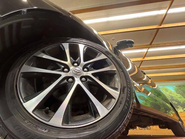 �y����18�C���`�A���~�z�C�[���z�O�ςɃ}�b�`���������A���~�z�C�[���𑕒����Ă���܂��B�e��ЊO�A���~�z�C�[����A�X�^�b�h���X�^�C�����戵�����Ă���܂��B���񂲑��k����������