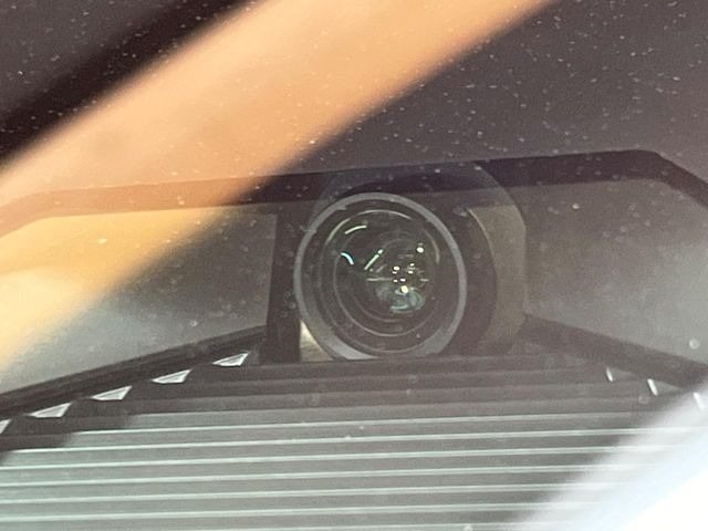 �y�z���_�Z���V���O�z���s���ɑO���̎ԗ�����F�����A�Փ˂������Ȏ��͌x��ƃu���[�L�ŏՓˉ���Ɣ�Q�y�����A�V�X�g�B�����S�Ƀh���C�u�����y���݂��������܂��B