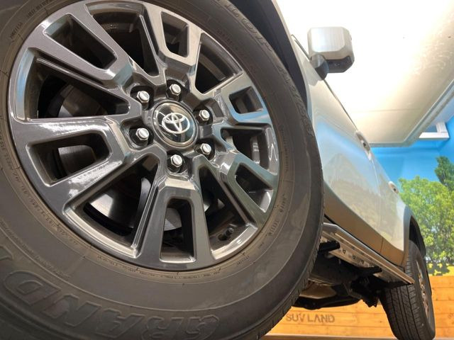 �y����18�C���`�A���~�z�C�[���z�O�ςɃ}�b�`���������A���~�z�C�[���𑕒����Ă���܂��B�e��ЊO�A���~�z�C�[����A�X�^�b�h���X�^�C�����戵�����Ă���܂��B���񂲑��k����������