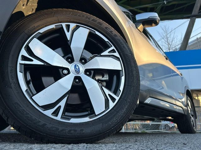 �y����18�C���`�A���~�z�C�[���z�O�ςɃ}�b�`���������A���~�z�C�[���𑕒����Ă���܂��B�e��ЊO�A���~�z�C�[����A�X�^�b�h���X�^�C�����戵�����Ă���܂��B���񂲑��k����������