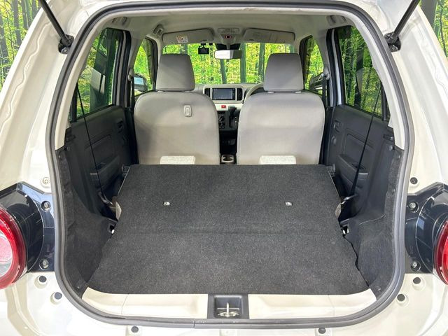 ���i�̂���������ʋ΁A���}���ɏ\���ȉ׎��X�y�[�X���m�ۂ��Ă���܂��B�Z�J���h�V�[�g��|���ƁA�傫�ȉו��̐ύڂ��\�ł���