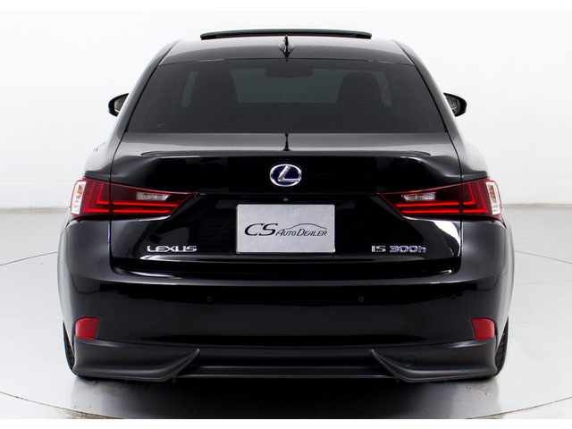 クリアランスソナーが付いています!フロント&リアにセンサーがあり、障害物に近づくと警告音が鳴りドライバーへお知らせ!すごく便利な人気装備です!!