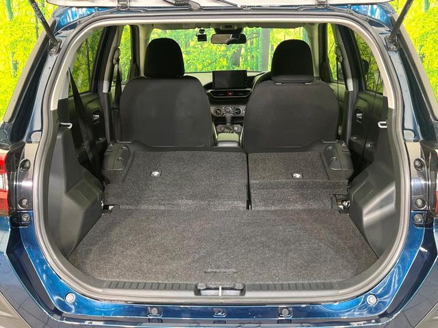 ���i�̂���������ʋ΁A���}���ɏ\���ȉ׎��X�y�[�X���m�ۂ��Ă���܂��B�Z�J���h�V�[�g��|���ƁA�傫�ȉו��̐ύڂ��\�ł���