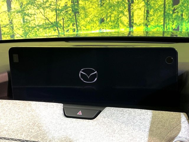 �y12.3�C���`�}�c�_�R�l�N�g�z�ԓ��̕��͋C�Ƀ}�b�`������^�f�B�X�v���C�B�X�}�z�ڑ��ł̃i�r�g�p��Bluetooth�Đ����A�l�X�ȋ@�\���y���߂܂��B�����I�ȃ_�C�������삪�\�ŁA�g��������ǍD�ł��B