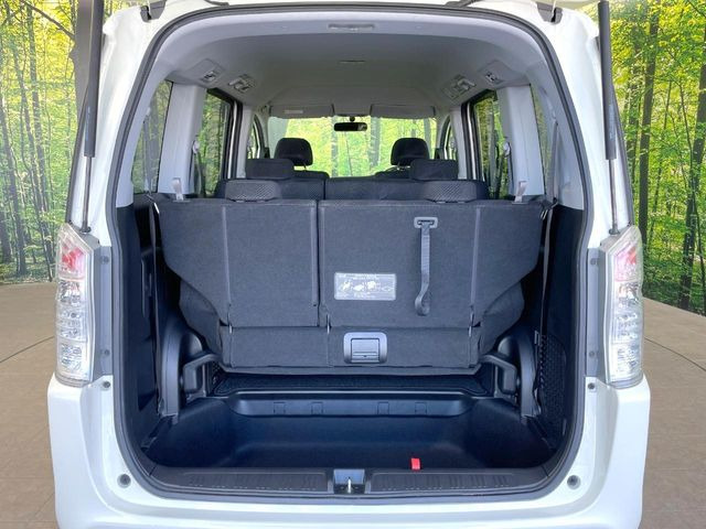 ���i�̂���������ʋ΁A���}���ɏ\���ȉ׎��X�y�[�X���m�ۂ��Ă���܂��B�Z�J���h�V�[�g��|���ƁA�傫�ȉו��̐ύڂ��\�ł���