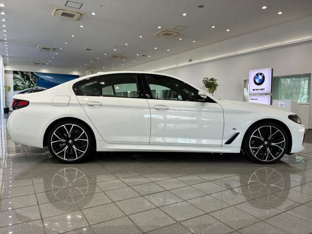 5シリーズセダン523d xドライブ Mスポーツ 40thアニバーサリー エディション 4WD