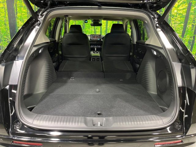 ���i�̂���������ʋ΁A���}���ɏ\���ȉ׎��X�y�[�X���m�ۂ��Ă���܂��B�Z�J���h�V�[�g��|���ƁA�傫�ȉו��̐ύڂ��\�ł���