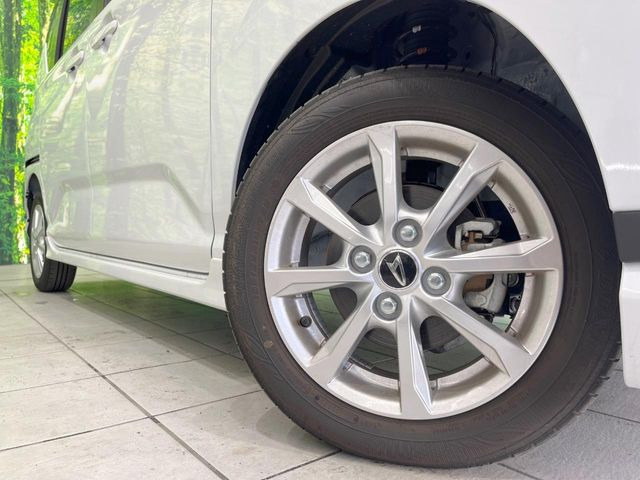 �y����14�C���`�A���~�z�C�[���z�O�ςɃ}�b�`���������A���~�z�C�[���𑕒����Ă���܂��B�e��ЊO�A���~�z�C�[����A�X�^�b�h���X�^�C�����戵�����Ă���܂��B���񂲑��k����������