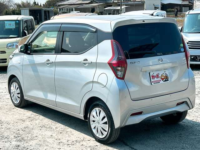 ���X�ł͌y�����Ԃ��畁�ʎԂ܂ŕ��L���I�[�����[�J�[�̎Ԏ�E�F�E�O���[�h��L�x�ɑ����Ă���܂��B