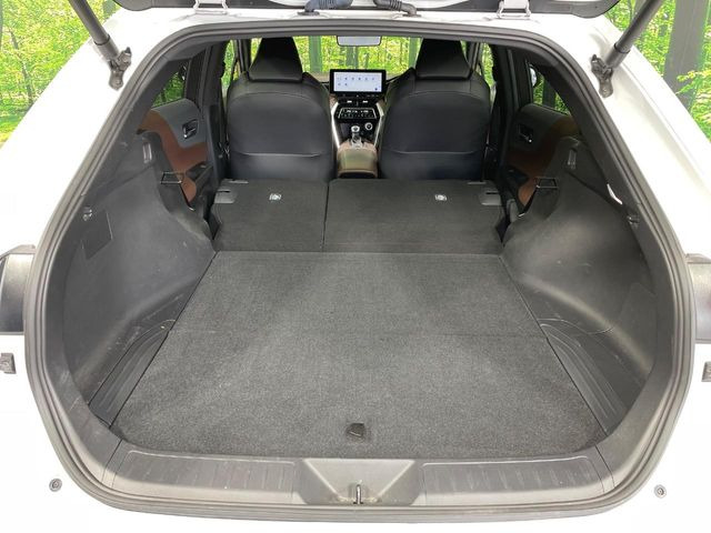 ���i�̂���������ʋ΁A���}���ɏ\���ȉ׎��X�y�[�X���m�ۂ��Ă���܂��B�Z�J���h�V�[�g��|���ƁA�傫�ȉו��̐ύڂ��\�ł���