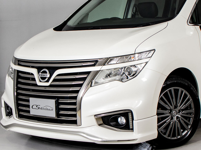 ★展示前点検実施★特殊な機材も用いて、前車点検を実施しております!