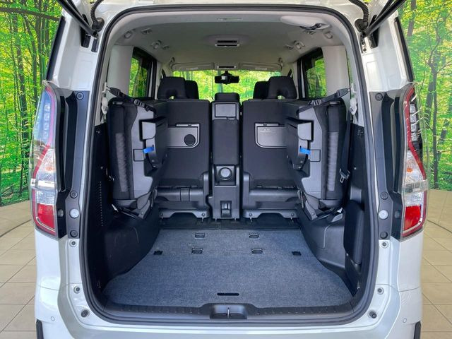 ���i�̂���������ʋ΁A���}���ɏ\���ȉ׎��X�y�[�X���m�ۂ��Ă���܂��B�Z�J���h�V�[�g��|���ƁA�傫�ȉו��̐ύڂ��\�ł���