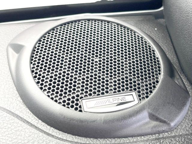 ��ALPINE�T�E���h�V�X�e��:�����C���e���A���������̃v���~�A���T�E���h�V�X�e���𑕔����Ă���A���i�����Տꊴ�̂��鉹�y���ԓ��ł��y���݂��������܂��B