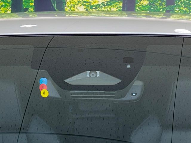 �y�g���^�Z�[�t�e�B�Z���X�z���s���ɑO���̎ԗ�����F�����A�Փ˂������Ȏ��͌x��ƃu���[�L�ŏՓˉ���Ɣ�Q�y�����A�V�X�g�B�����S�Ƀh���C�u�����y���݂��������܂��B