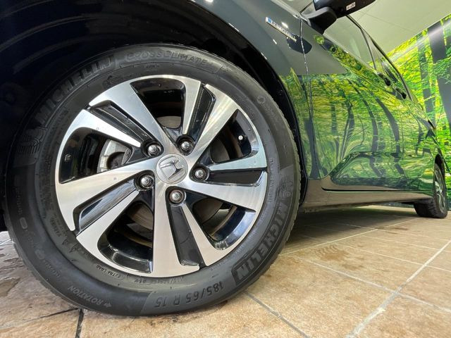 �y����15�C���`�A���~�z�C�[���z�O�ςɃ}�b�`���������A���~�z�C�[���𑕒����Ă���܂��B�e��ЊO�A���~�z�C�[����A�X�^�b�h���X�^�C�����戵�����Ă���܂��B���񂲑��k����������