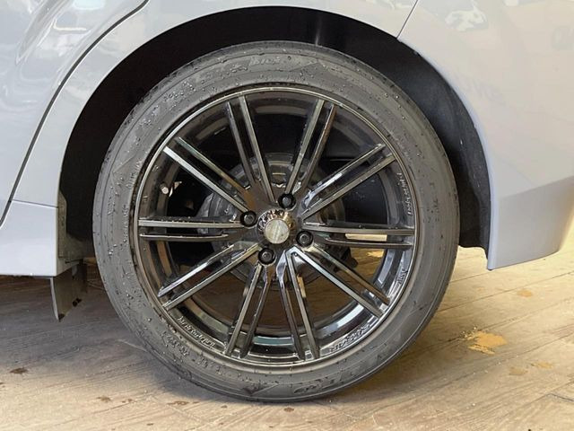 �y17�C���`�A���~�z�C�[���z�O�ςɃ}�b�`�����A���~�z�C�[���𑕒����Ă���܂��B�e��A���~�z�C�[����A�X�^�b�h���X�^�C�����戵�����Ă���܂��B���񂲑��k����������