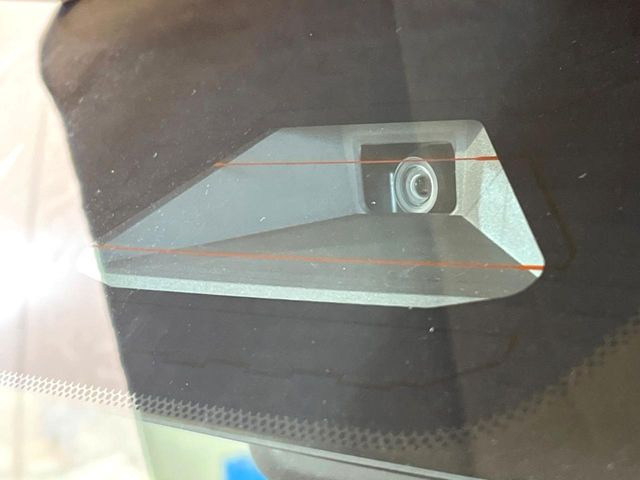 �y�g���^�Z�[�t�e�B�Z���X�z���s���ɑO���̎ԗ�����F�����A�Փ˂������Ȏ��͌x��ƃu���[�L�ŏՓˉ���Ɣ�Q�y�����A�V�X�g�B�����S�Ƀh���C�u�����y���݂��������܂��B