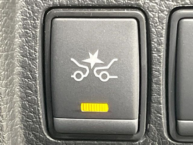 �y�C���e���W�F���g�G�}�[�W�F���V�[�u���[�L�z�t�����g�J�����őO���̎ԗ�����s�҂����m�B�Փ˂������Ȏ��͏Փ˔�Q�y���u���[�L���쓮�A�Փˉ�����T�|�[�g�B�����S�Ƀh���C�u�����y���݂��������܂��B