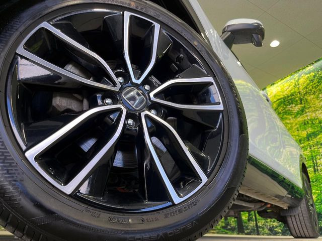 �y����18�C���`�A���~�z�C�[���z�O�ςɃ}�b�`���������A���~�z�C�[���𑕒����Ă���܂��B�e��ЊO�A���~�z�C�[����A�X�^�b�h���X�^�C�����戵�����Ă���܂��B���񂲑��k����������