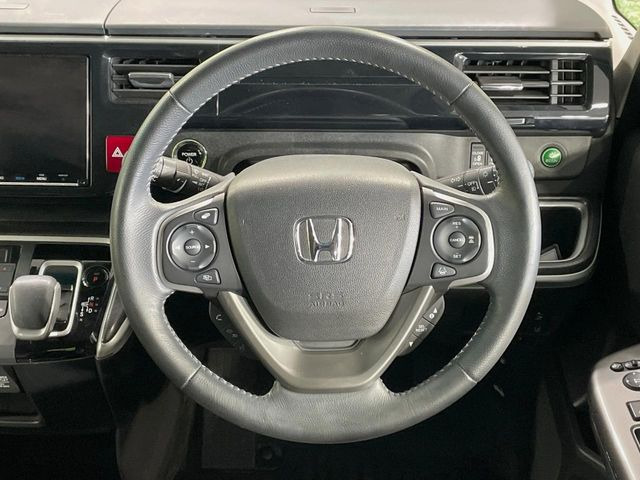 �y�����v�����X�e�A�����O�z�㎿�Ȋv���g�p���邱�ƂŁA��ɂ����������݂ƂĂ��^�]���₷���n���h���ł���