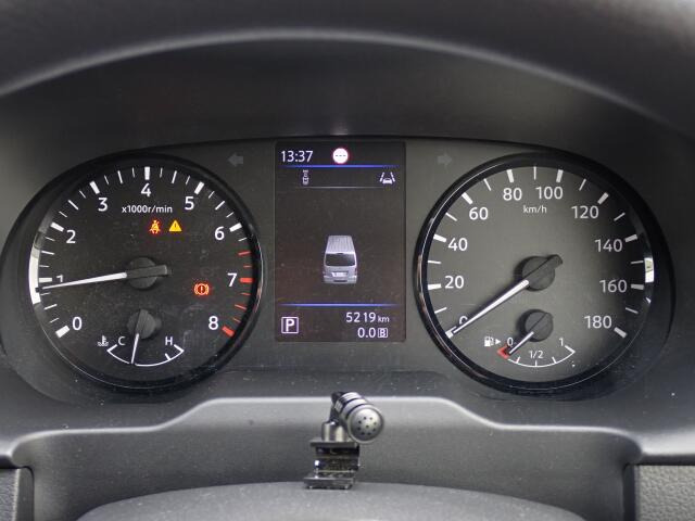 �o�b�N�J���������ڂ��Ă���܂��B