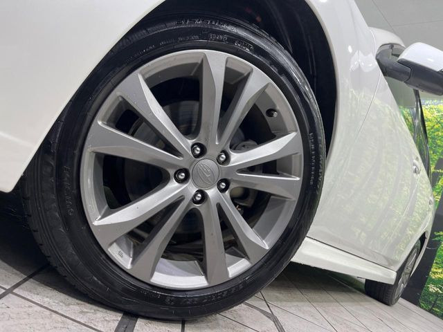 �y����17�C���`�A���~�z�C�[���z�O�ςɃ}�b�`���������A���~�z�C�[���𑕒����Ă���܂��B�e��ЊO�A���~�z�C�[����A�X�^�b�h���X�^�C�����戵�����Ă���܂��B���񂲑��k����������