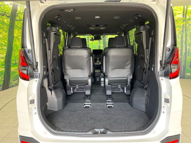 ���i�̂���������ʋ΁A���}���ɏ\���ȉ׎��X�y�[�X���m�ۂ��Ă���܂��B�Z�J���h�V�[�g��|���ƁA�傫�ȉו��̐ύڂ��\�ł���