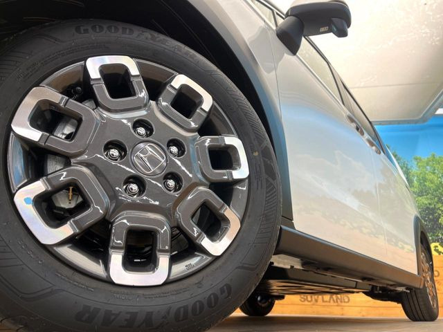 �y����15�C���`�A���~�z�C�[���z�O�ςɃ}�b�`���������A���~�z�C�[���𑕒����Ă���܂��B�e��ЊO�A���~�z�C�[����A�X�^�b�h���X�^�C�����戵�����Ă���܂��B���񂲑��k����������