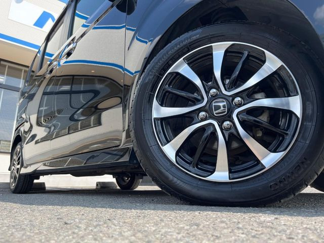 �y����14�C���`�A���~�z�C�[���z�O�ςɃ}�b�`���������A���~�z�C�[���𑕒����Ă���܂��B�e��ЊO�A���~�z�C�[����A�X�^�b�h���X�^�C�����戵�����Ă���܂��B���񂲑��k����������