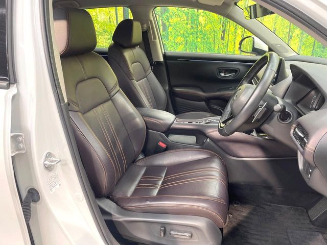 【本革シート】上質な本革を使用し、高級感あふれる本革シート。常に体に触れる部分だから、座り心地の良さにはこだわりたいですね♪汚れの付着や劣化を抑制する内装コーティング施工もおススメですよ♪