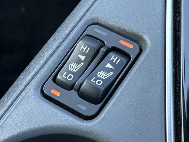 【シートヒーター】寒い日に重宝するシートヒーター!エアコンより早く温まってくれるので寒がりの人も安心ですね♪エアコンの温風は乾燥するから苦手、という方にもをおすすめです。