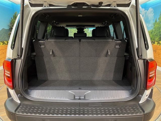 ���i�̂���������ʋ΁A���}���ɏ\���ȉ׎��X�y�[�X���m�ۂ��Ă���܂��B�Z�J���h�V�[�g��|���ƁA�傫�ȉו��̐ύڂ��\�ł���