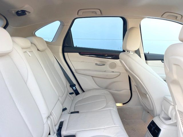 ���㕔���Ȃ��C�ɂȂ�悤�ȃL�Y�E�����ւ��蓙�A�傫�ȃ_���[�W�͂Ȃ��A�ǍD�ȏ�Ԃł��B